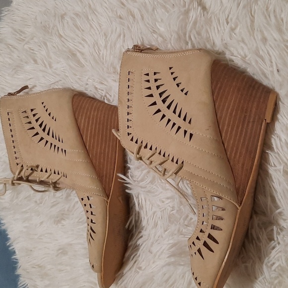 Catherine Malandrino Shoes - Picture 3 of 11